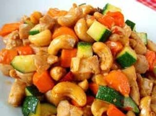 109. Pollo saltato con anacardi