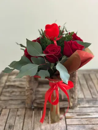 Bouquet 6 Rosas com Coração