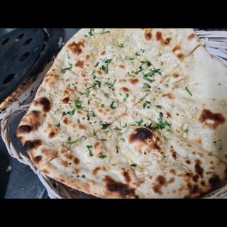 Naan De Ajo Y Cilantro