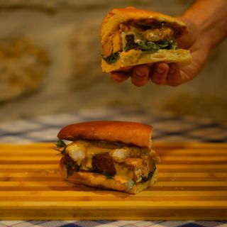 Bocadillo De Panceta E Gambas