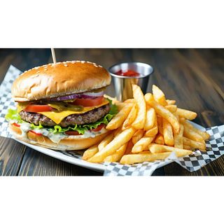 Cheeseburger With Chips