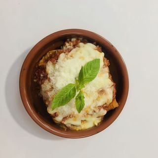 Lasaña de carne y queso (casera)