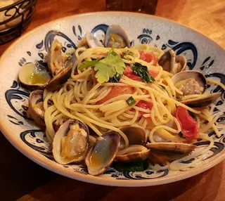 Spaghetti a le vongole con tomatitos datterini