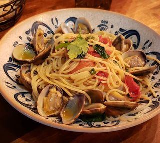 Spaghetti a le vongole con tomatitos datterini