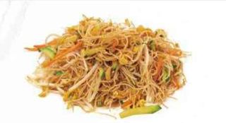 131 spaghetti di riso saltati con uova e verdure