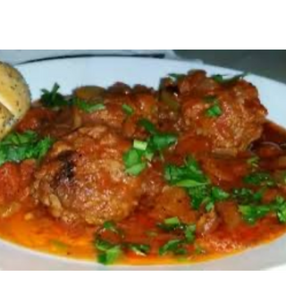 Кюфтенца с доматен сос