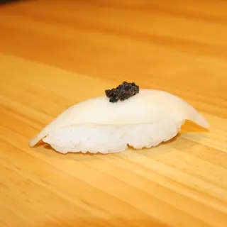 Nigiri Pez Mantequilla Con Trufa (1 Ud.)
