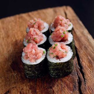 Hosomaki de Atum com picadinho(6un)
