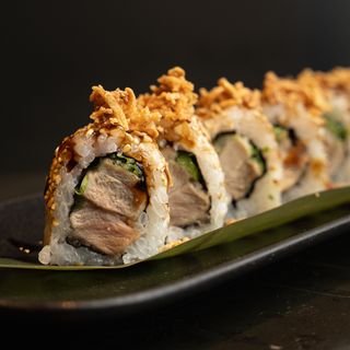 URAMAKI de pollo crujiente