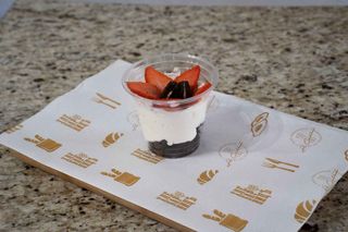 Десерт със заквасена сметана (180г)