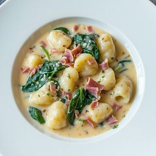 Gnocchi w sosie śmietanowo-szpinakowym