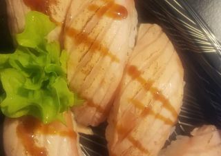 Nigiri salmone scottato - 5 pezzi 