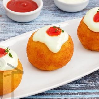 Bomba de patatas relleno de carne