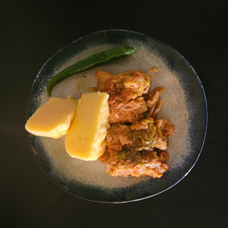 Sarmale de post în foi de varză cu mămăligă si ardei iute