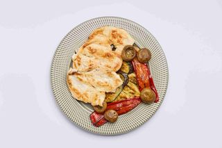 Pileći file sa grilovanim povrćem 400gr