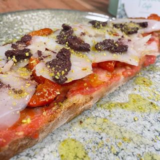 Tostada De Pimientos Asados Y Bacalao Ahumado