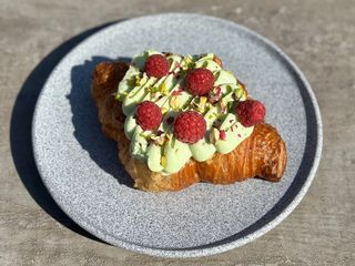 Круасан Фісташка-малина (175g)