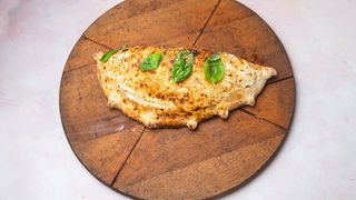  Quattro formaggi e salami calzone