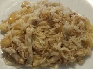 Riso con ananas e pollo