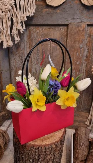 Aranjament mare flori de primavara