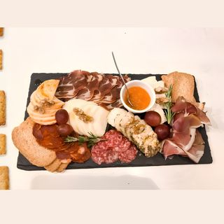 Tábua de Charcutaria e queijos 2pax