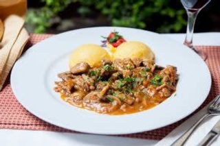 Tochitură cu mămăligă