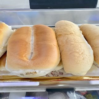 Panino con mortadella e provola