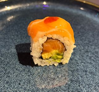 136.Salmón picante roll (8 uds.)