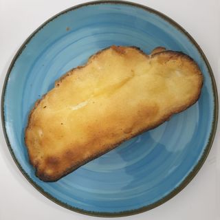 Pan gratinado con alioli
