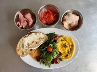 MILK BAR BREAKFAST (330g)