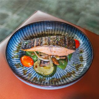 Parrilla De Salmón A La Brasa