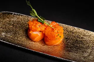 69. Gunkan Giò spicy salmone