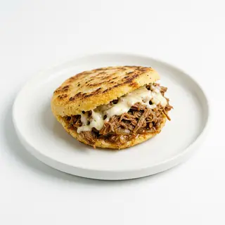Arepa De Carne Mechada Con Queso