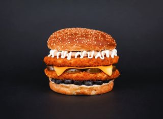 Двоен пилешки чийзбургер (450г)