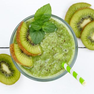 Smoothie kiwi și avocado