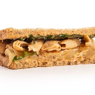 Sándwich bocados vegetales con cebolla caramelizada