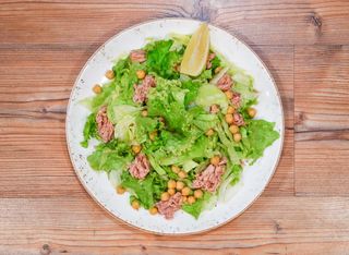 Зелена салата с риба тон (300г)