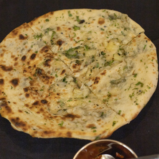 Pão de Alho/Garlic Naan