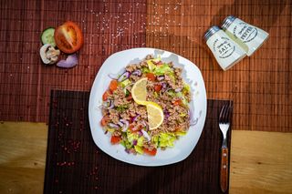 Salată al tono