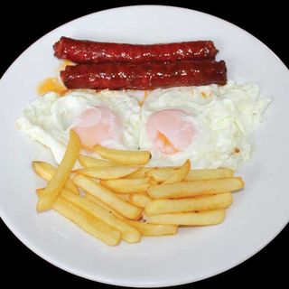 Huevos  con chistorra y patatas 