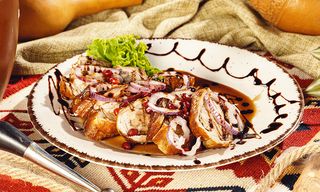 მწვადი ქოთანში ბროწეულის სოუსით