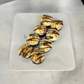 Запеченный ролл сочным угрем пармезан