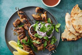 Bucăți de pui cu sos verde picant la grătar (Boti Green)