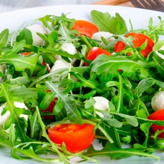 Салат с рукколой