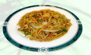 27. Tallarines Fritos Tres Delicias