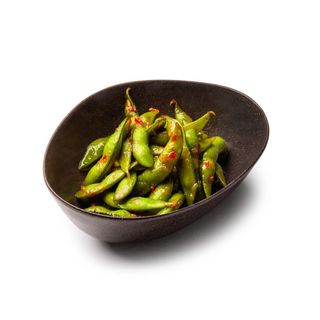 Бобы Эдамаме с соусом "Свит Чили" (острые) (100 гр.)