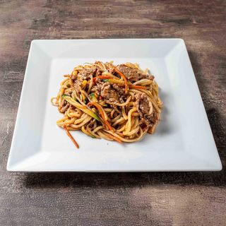 Noodles con straccetti di manzo