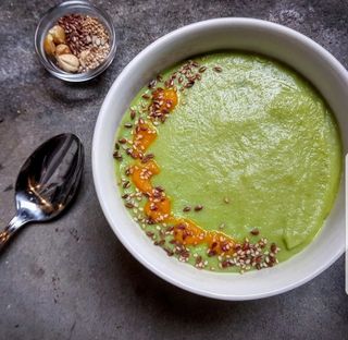 Vellutata de brocoli cu mix de seminte