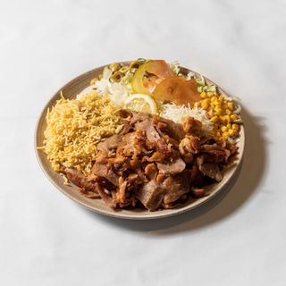 Kebab amb arròs i beguda