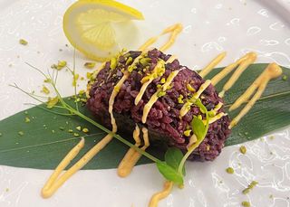 152. Onigiri black sake 1 pezzo